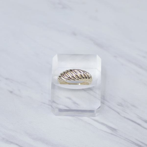 Simple Croissant Ring